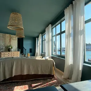 La Maison Du Grand Rocher Bed & Breakfast